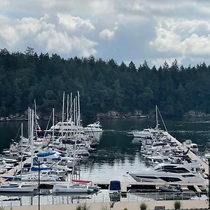 The Waterfront And Marina Hotel